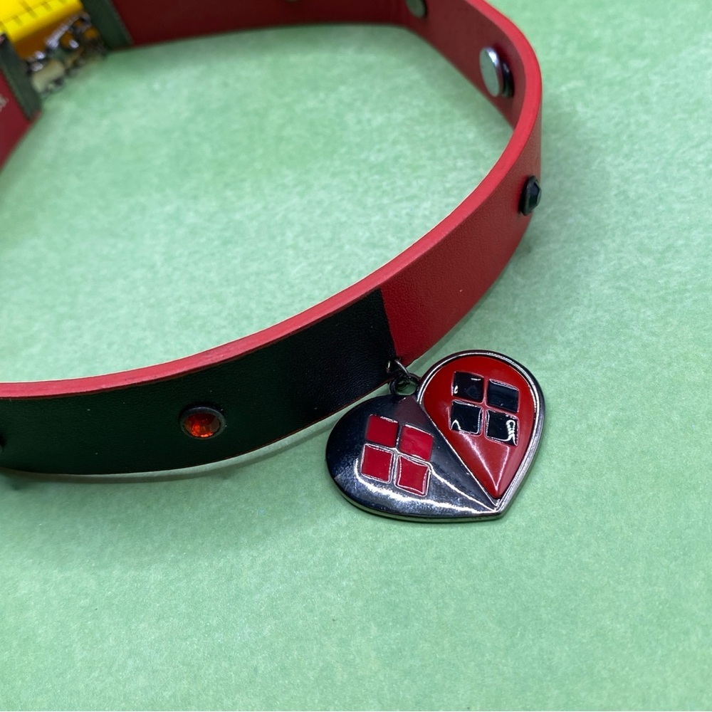 DC COMICS Harley Quinn Red & Black Leather Choker Necklace - Picture 6 of 8